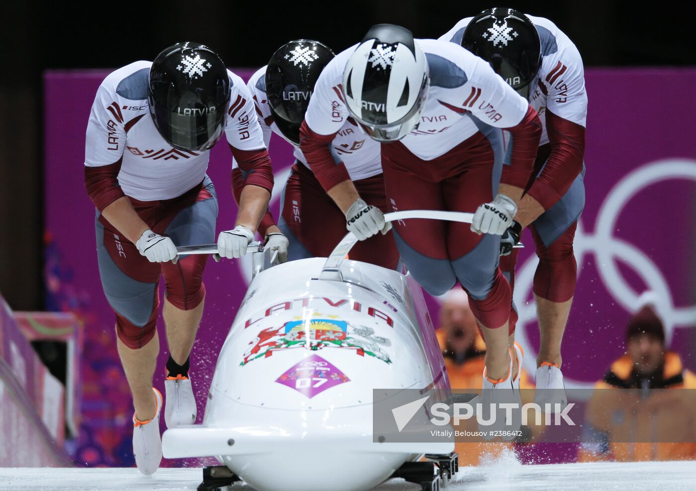 2014 Winter Olympics. Bobsleigh. Four-man. Day One