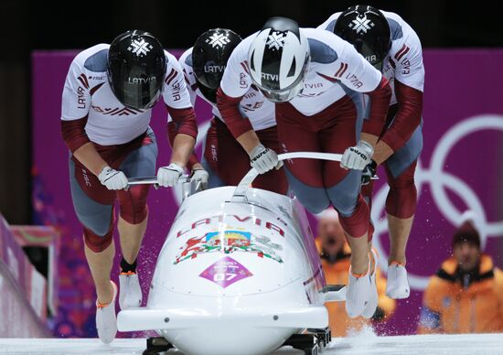 2014 Winter Olympics. Bobsleigh. Four-man. Day One