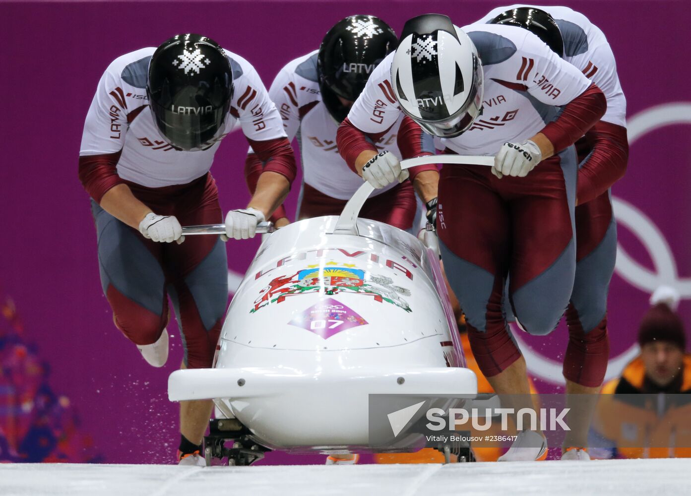 2014 Winter Olympics. Bobsleigh. Four-man. Day One