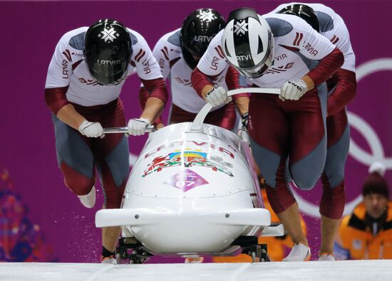 2014 Winter Olympics. Bobsleigh. Four-man. Day One