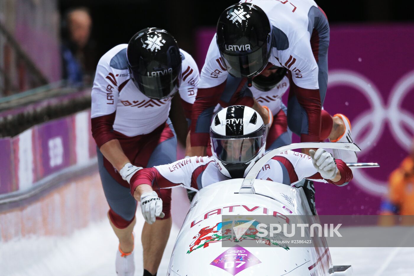 2014 Winter Olympics. Bobsleigh. Four-man. Day One