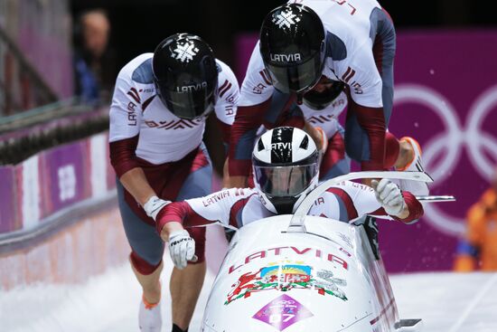 2014 Winter Olympics. Bobsleigh. Four-man. Day One