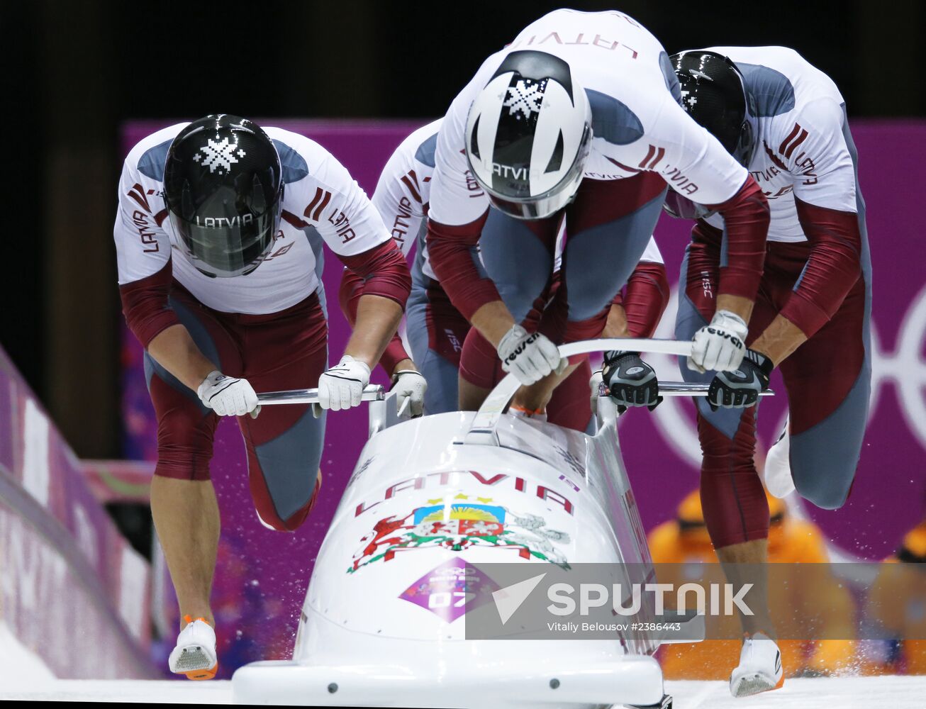2014 Winter Olympics. Bobsleigh. Four-man. Day One