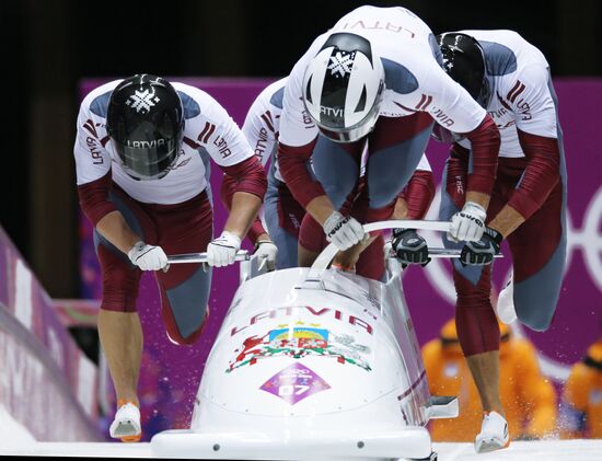 2014 Winter Olympics. Bobsleigh. Four-man. Day One