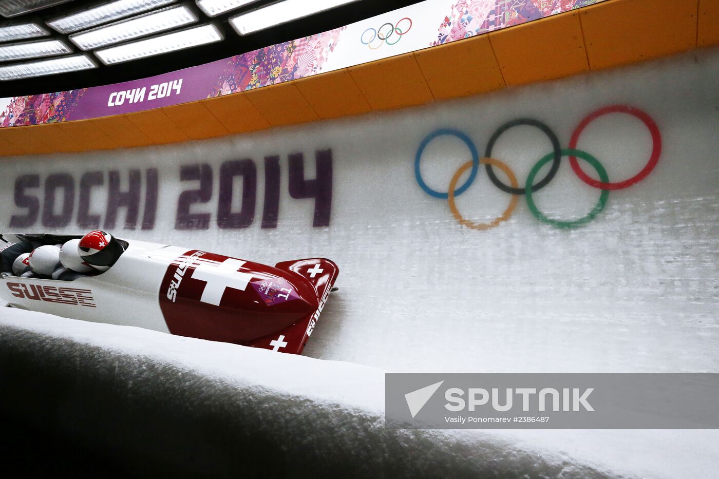 2014 Winter Olympics. Bobsleigh. Four-man. Day One