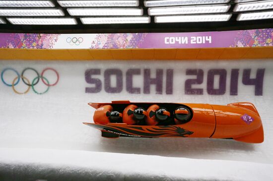 2014 Winter Olympics. Bobsleigh. Four-man. Day One