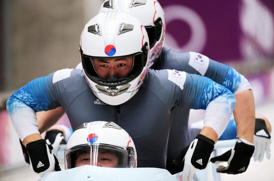 2014 Winter Olympics. Bobsleigh. Four-man. Day One
