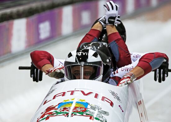 2014 Winter Olympics. Bobsleigh. Four-man. Day One