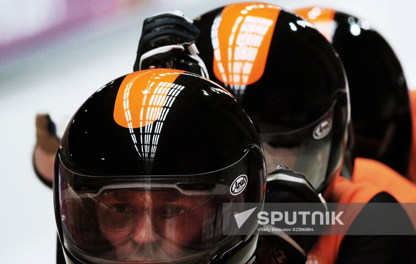 2014 Winter Olympics. Bobsleigh. Four-man. Day One