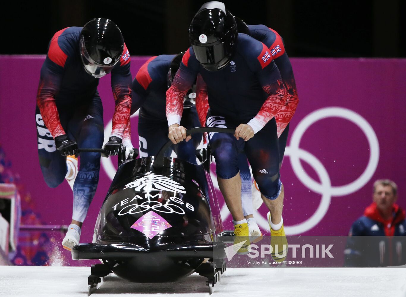 2014 Winter Olympics. Bobsleigh. Four-man. Day One