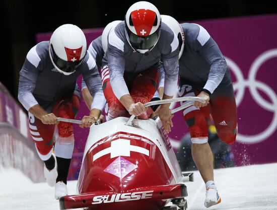 2014 Winter Olympics. Bobsleigh. Four-man. Day One