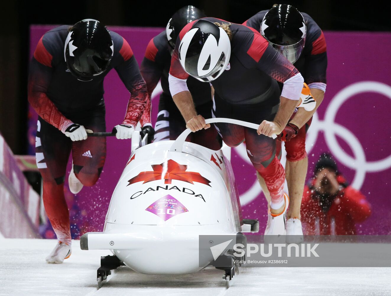 2014 Winter Olympics. Bobsleigh. Four-man. Day One