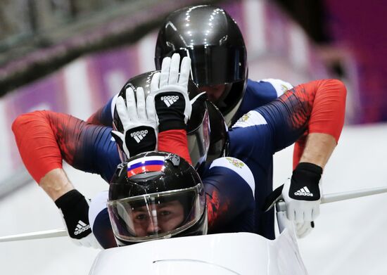 2014 Winter Olympics. Bobsleigh. Four-man. Day One