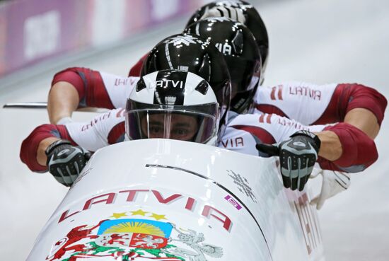 2014 Winter Olympics. Bobsleigh. Four-man. Day One