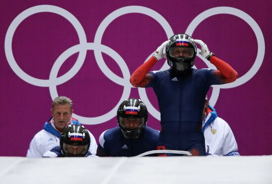 2014 Winter Olympics. Bobsleigh. Four-man. Day One