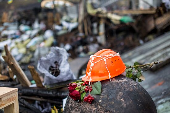Flowers on barricades of Maidan