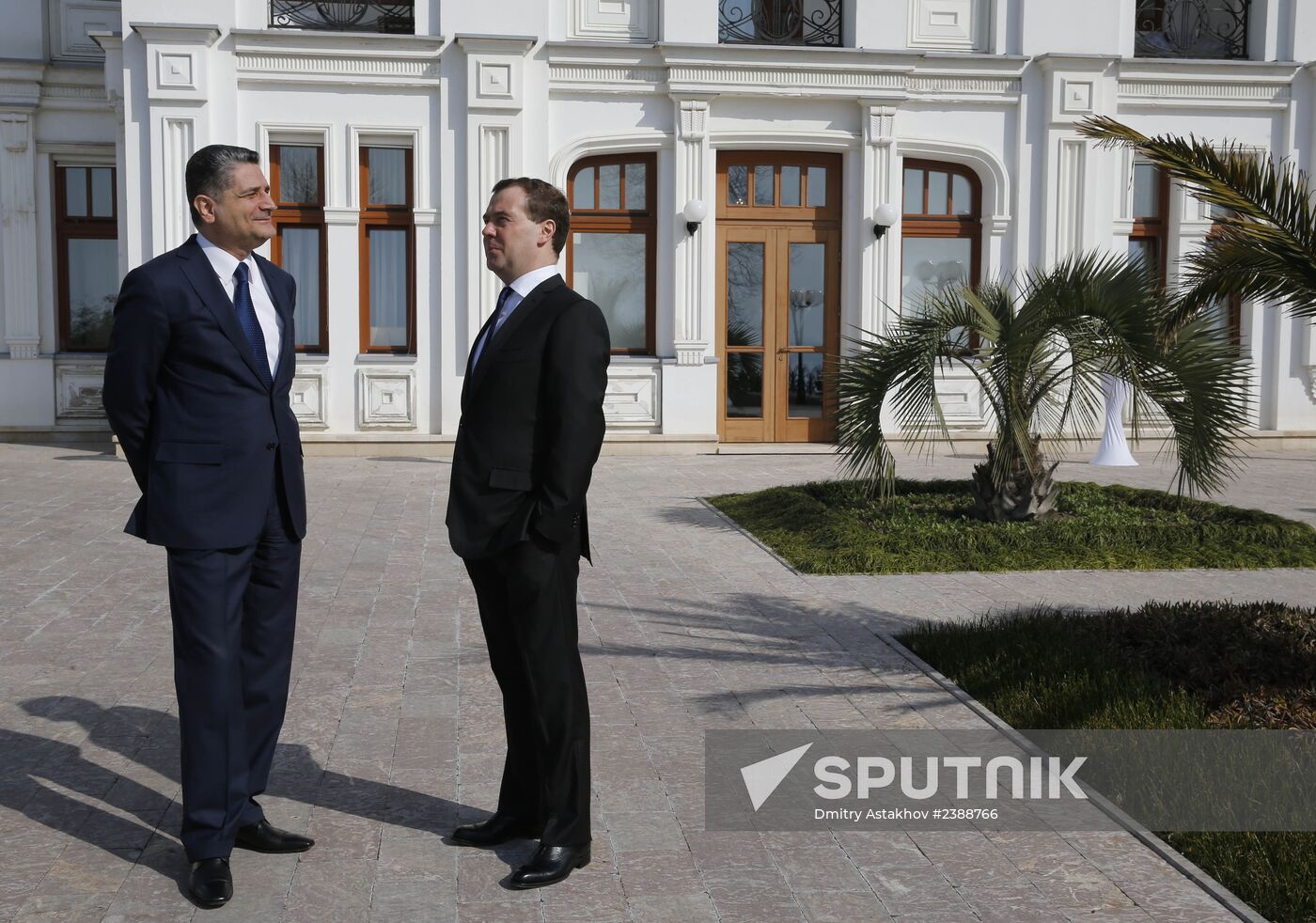 Dmitry Medvedev holds working meeting with Tigran Sargsyan