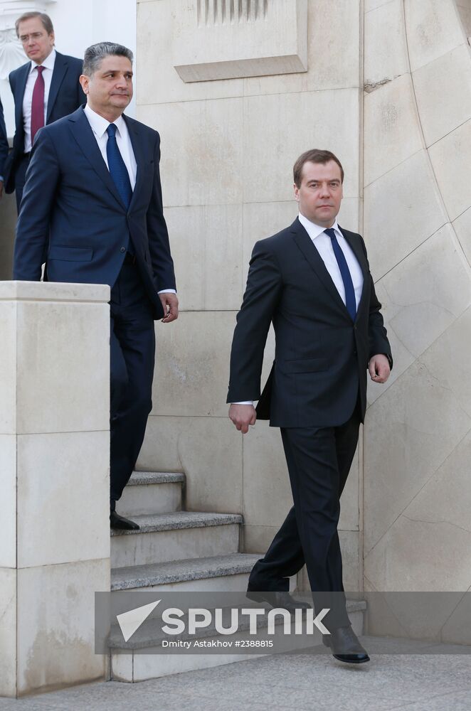Dmitry Medvedev holds working meeting with Tigran Sargsyan
