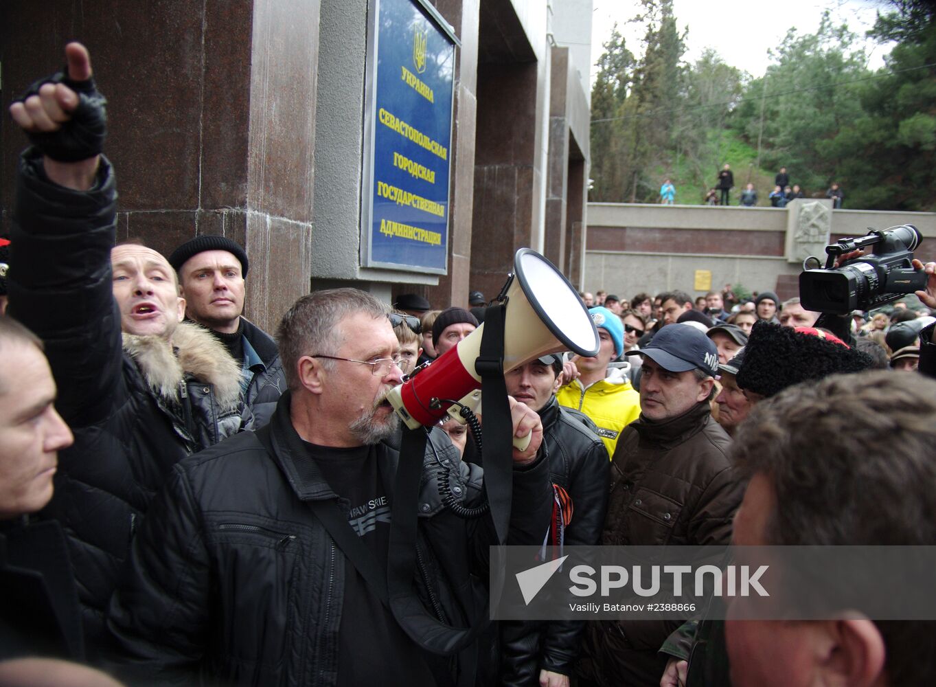 Rally outside Sevastopol city administration