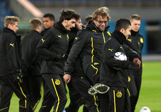 Football. Borussia Dortmund team training