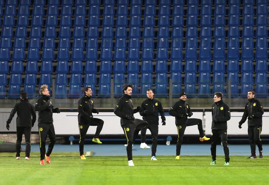 Football. Borussia Dortmund team training