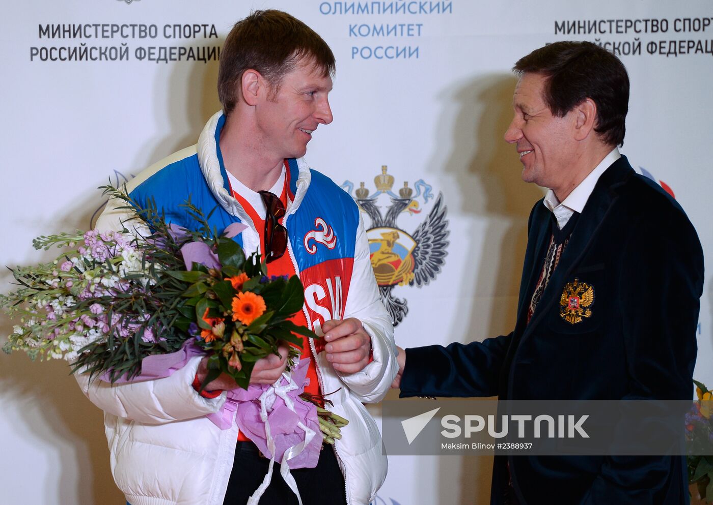 "Golden flight" with medalists of XXII Olympic Winter Games welcomed in Moscow