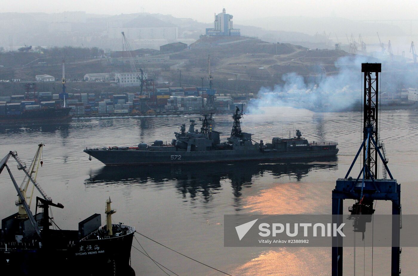 Vladivostok welcomes Pacific Fleet squadron