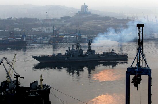 Vladivostok welcomes Pacific Fleet squadron