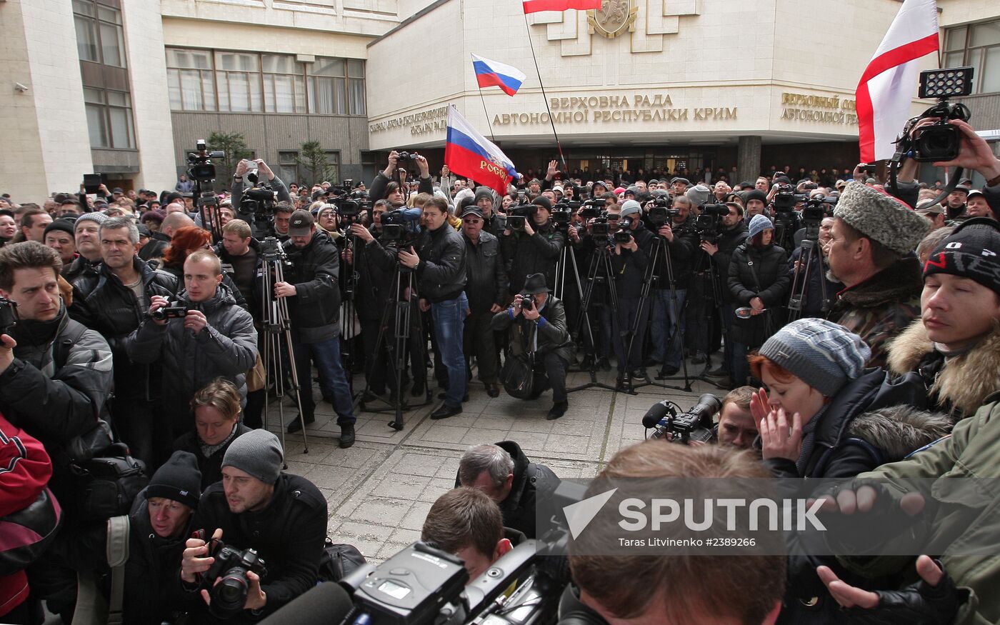 Rally in front of Crimea's Supreme Council