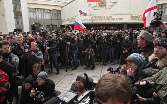 Rally in front of Crimea's Supreme Council