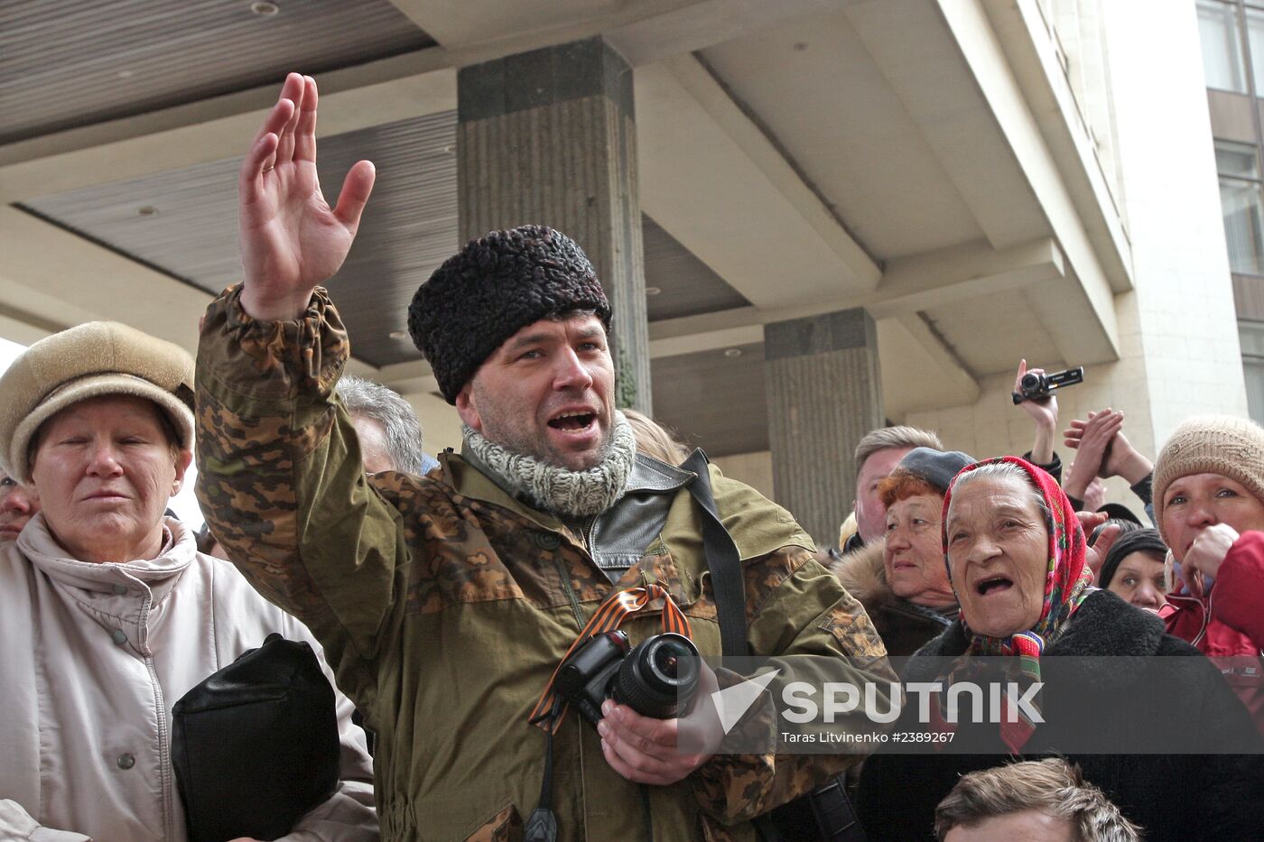 Rally in front of Crimea's Supreme Council