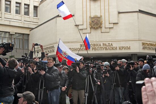 Rally in front of Crimea's Supreme Council