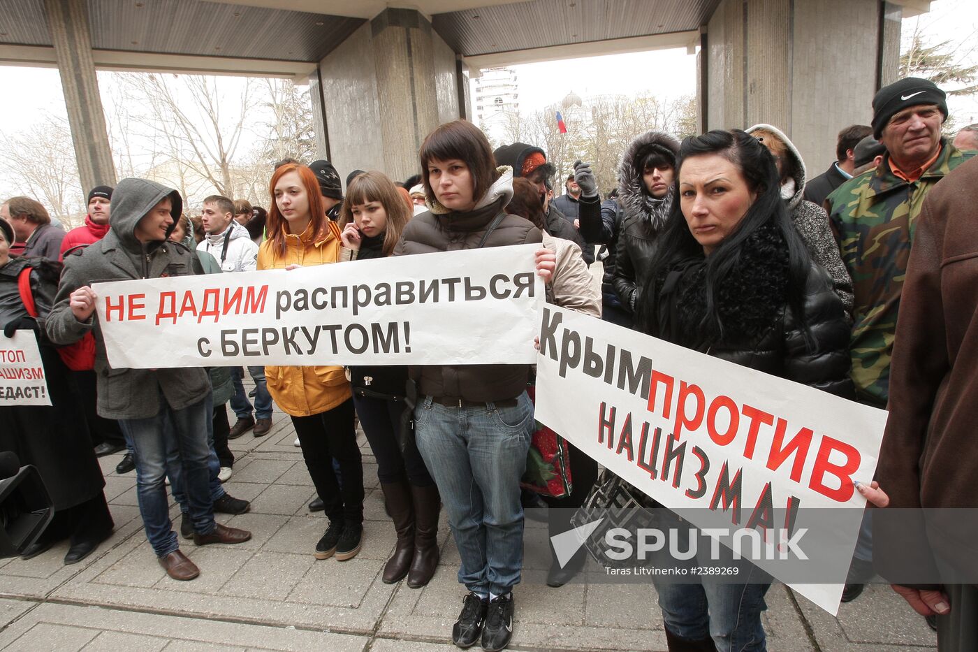 Rally in front of Crimea's Supreme Council