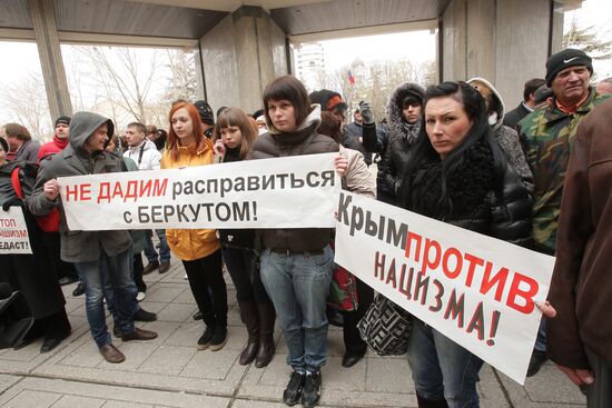 Rally in front of Crimea's Supreme Council