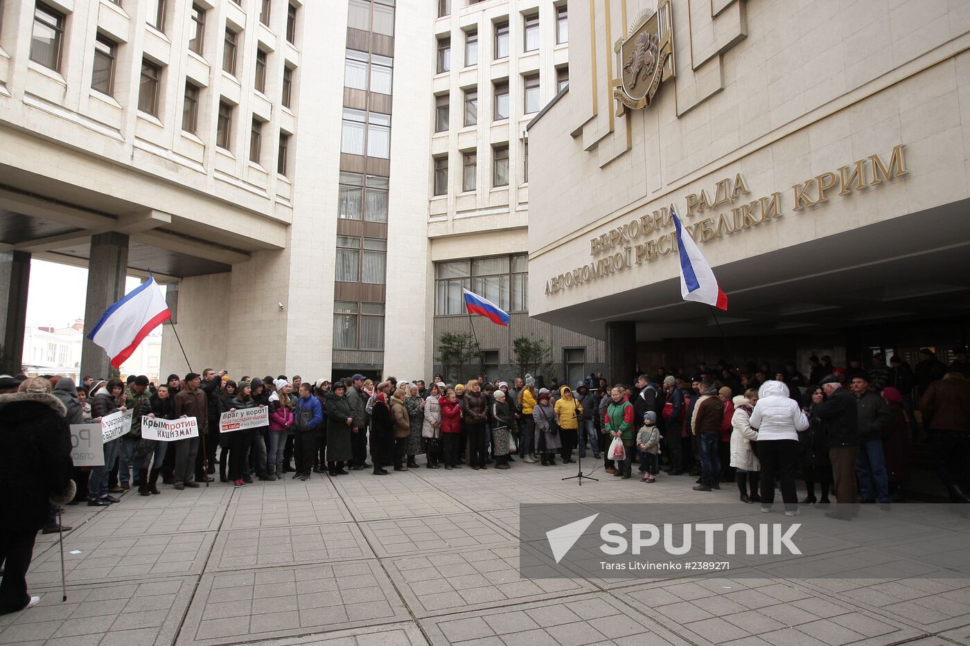 Rally in front of Crimea's Supreme Council