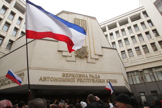 Rally in front of Crimea's Supreme Council