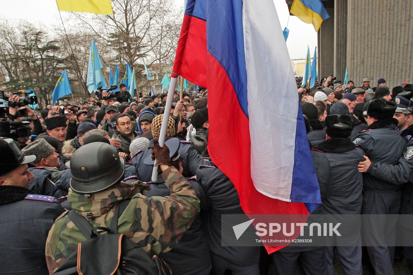 Rally in front of Crimea's Supreme Council