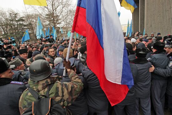 Rally in front of Crimea's Supreme Council