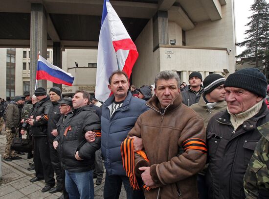 Rally in front of Crimea's Supreme Council