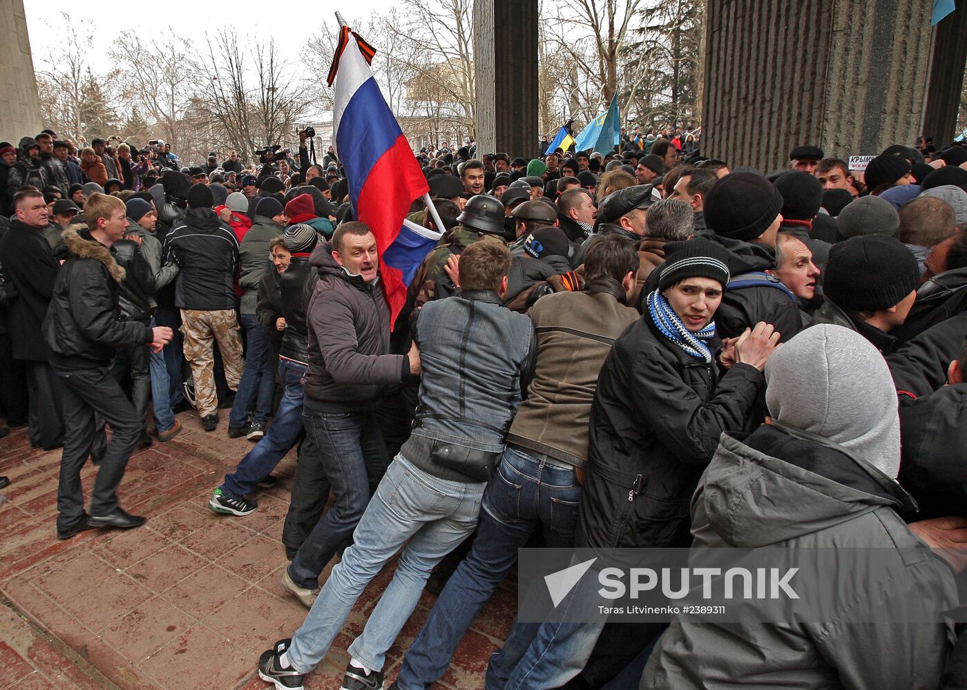 Rally in front of Crimea's Supreme Council