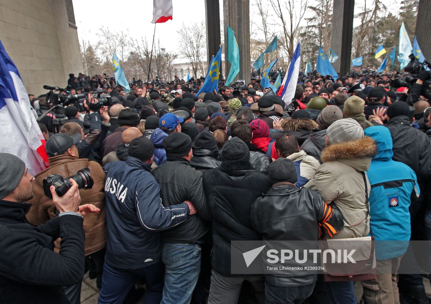 Rally in front of Crimea's Supreme Council