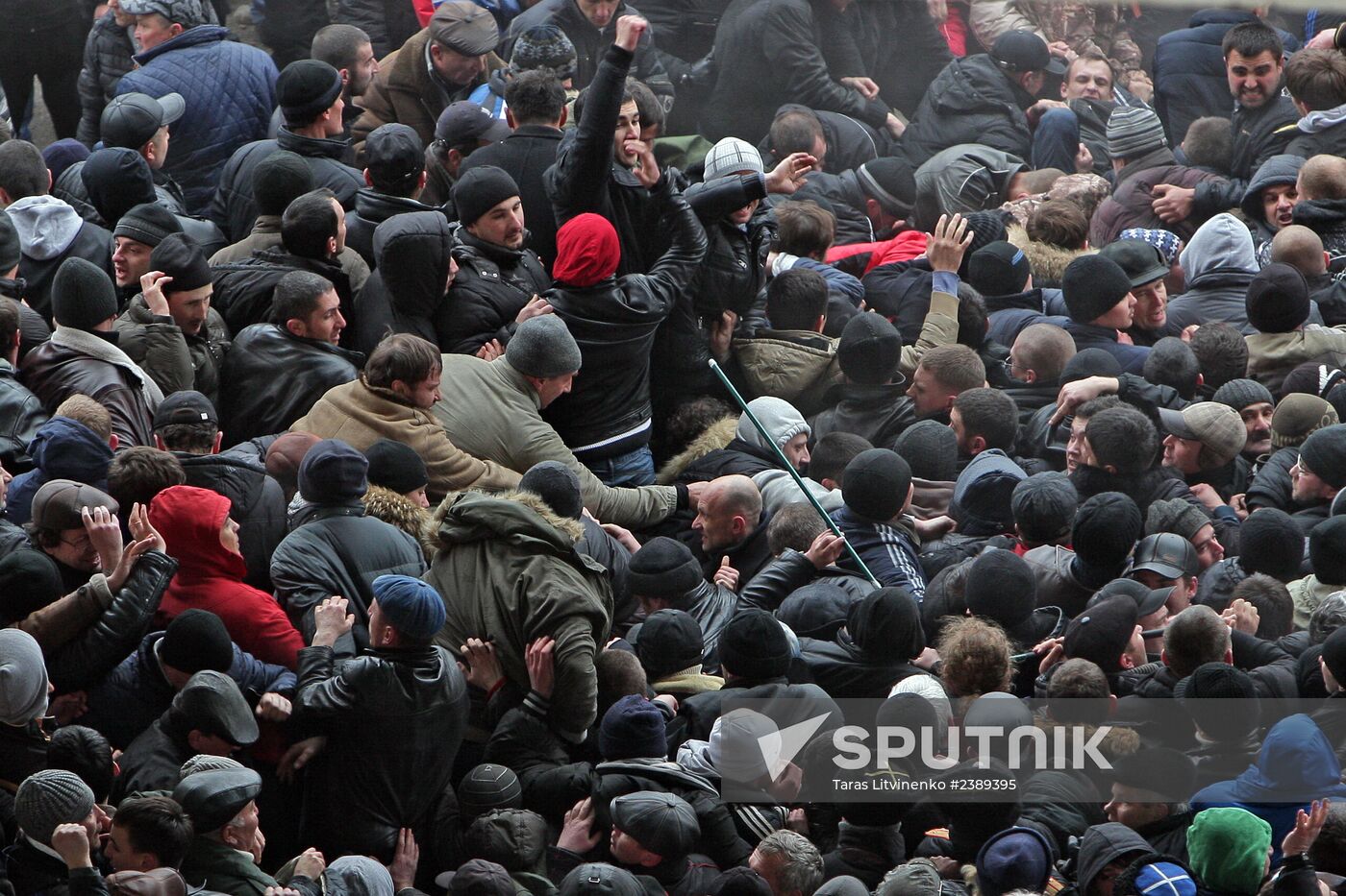 Rallies near Crimea's Supreme Council building