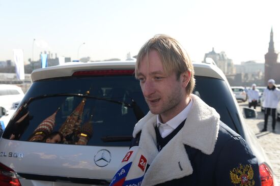 Sochi Olympics medalists awarded automobiles