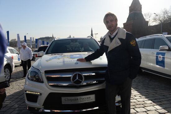 Sochi Olympics medalists awarded automobiles