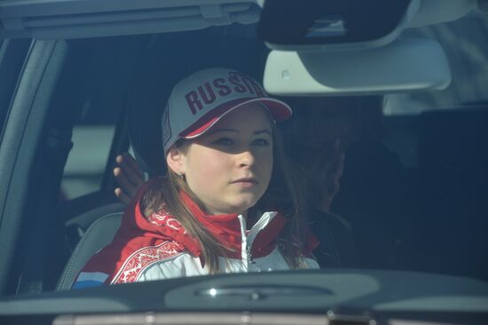 Sochi Olympics medalists awarded automobiles