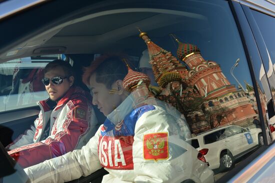 Sochi Olympics medalists awarded automobiles