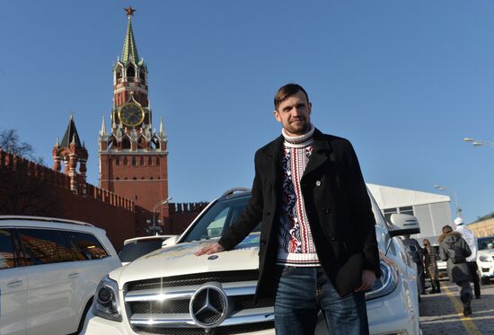 Sochi Olympics medalists awarded automobiles