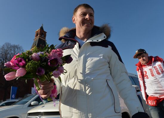 Sochi Olympics medalists awarded automobiles