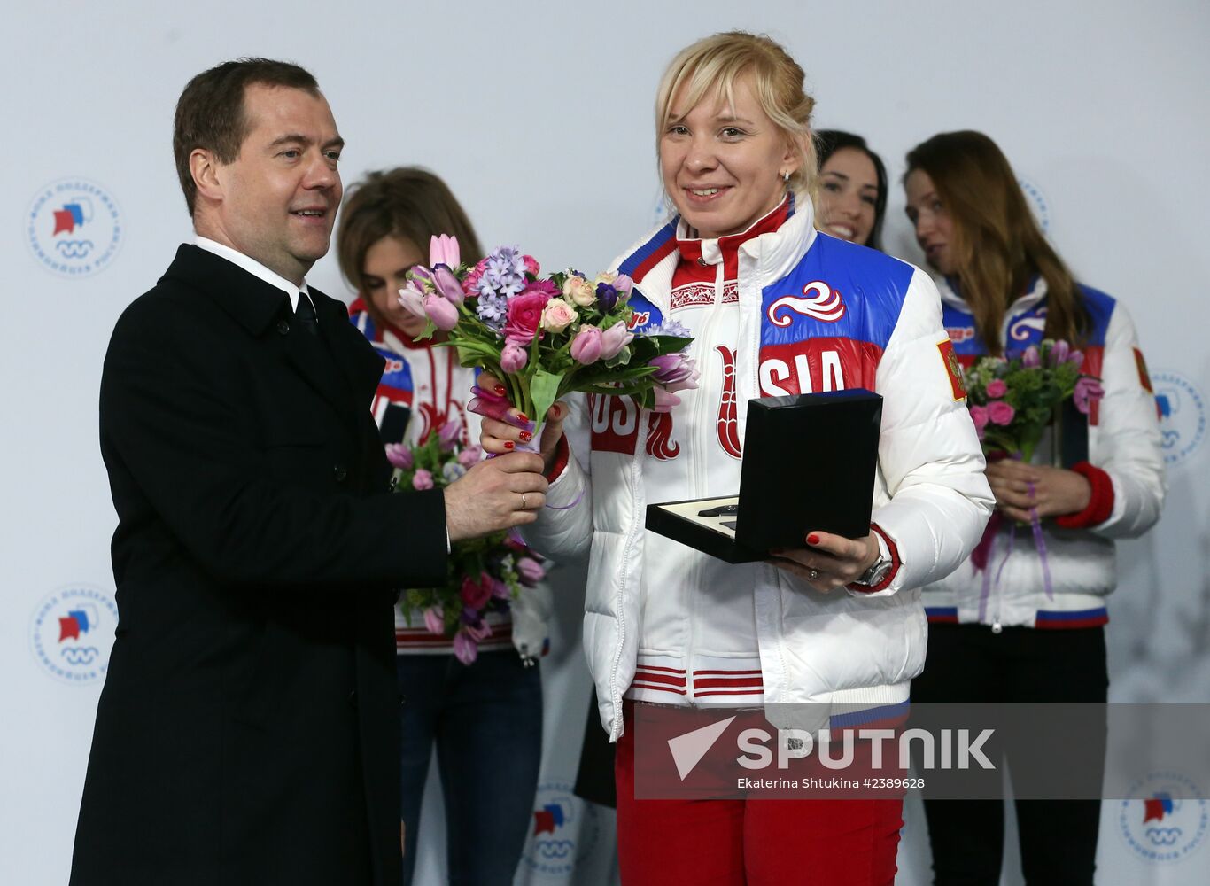 Dmitry Medvedev congratulates Sochi Olympic prize-winners