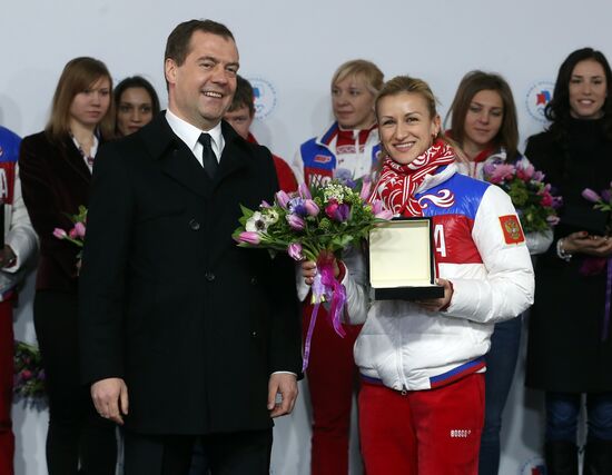 Dmitry Medvedev congratulates Sochi Olympic prize-winners